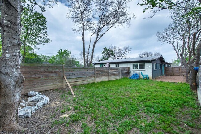 Building Photo - 1715 Taylor Gaines St