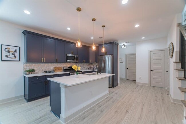 Building Photo - Modern Living with WATER, GAS & ALARM SYST...