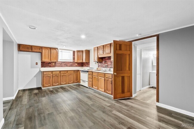 Building Photo - 941 Jamesville Ave