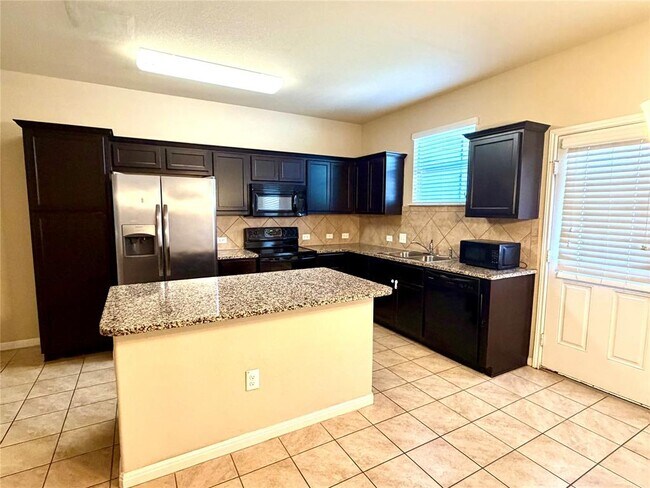 Building Photo - 601 Katmai Cir