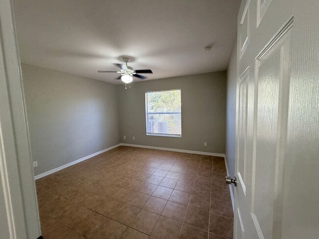 Building Photo - 3 bedrooms and 2 baths! FRESHLY RENOVATED!