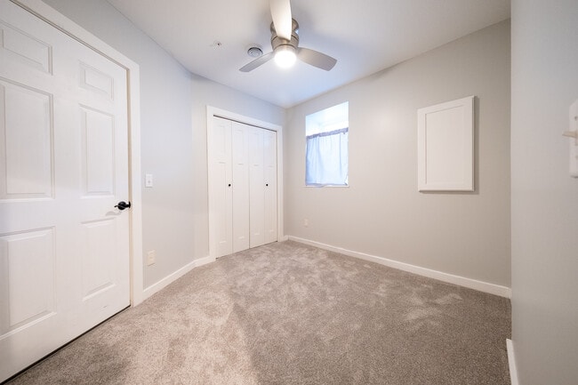 Building Photo - 2638 Vierling Dr E