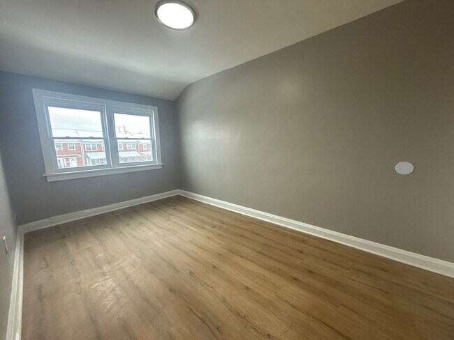 Building Photo - Beautiful Three-Bedroom Home In Dundalk