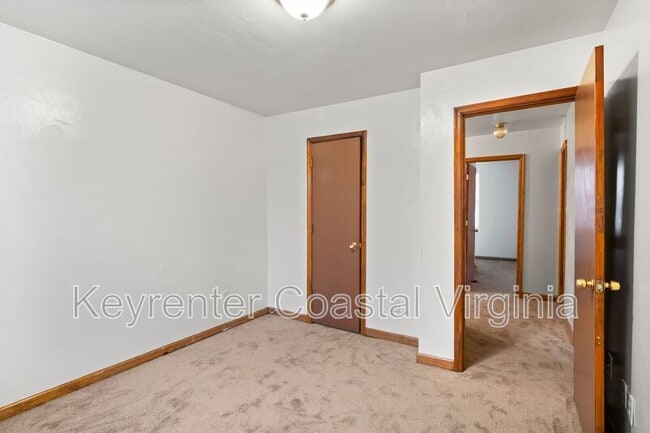 Building Photo - 1010 Quash St