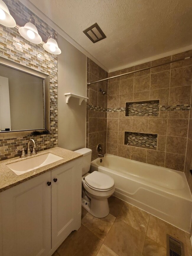 Building Photo - 3 Bedroom 2 Bath Home in Tamarack Hills of Springboro