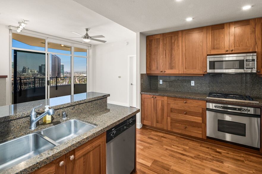 Building Photo - 700 W Harbor Dr