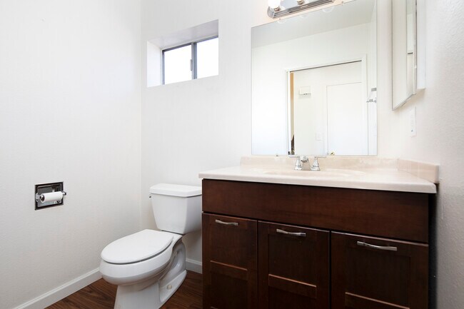 Building Photo - 2112-2114 Thomas Avenue - 2114 Unit 1-