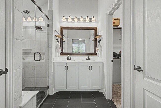 Building Photo - Beautifully Maintained Home on Greenbelt!