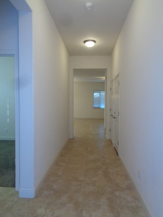 Building Photo - 2140 Cling Dr