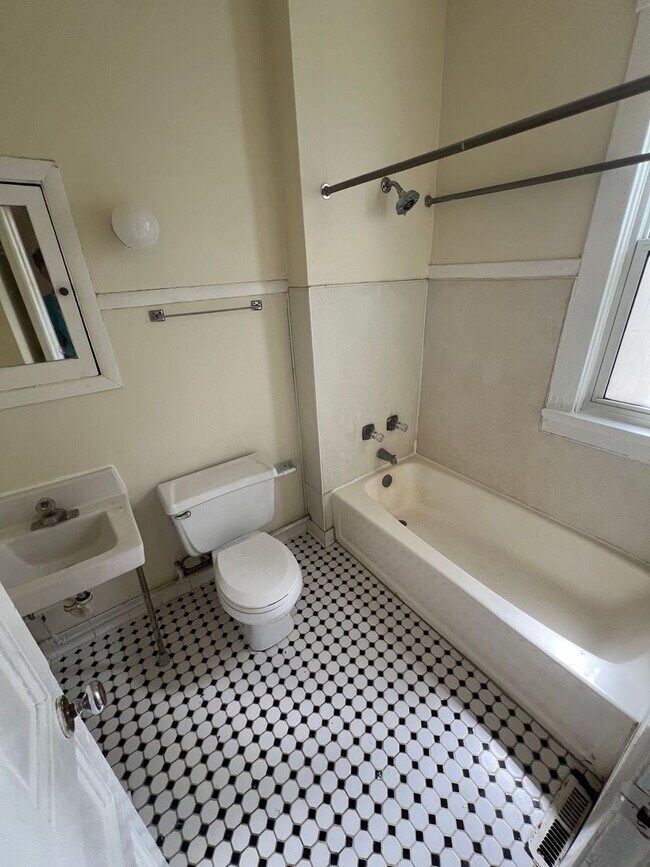 Building Photo - 219 E Mifflin St