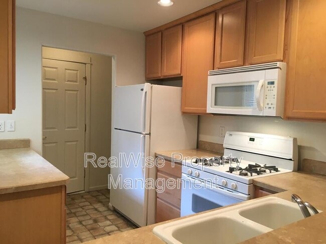 Building Photo - 2466 SW Timber View Ct