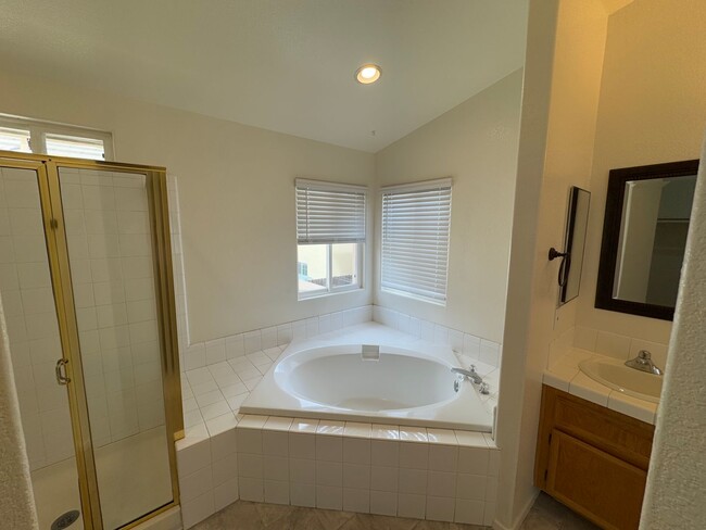 Building Photo - 3 bedroom -2.5 bathroom House