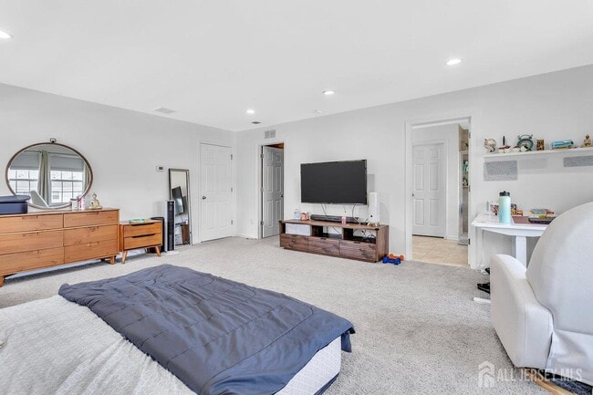 Building Photo - 1 Larkspur Ln