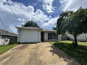 Building Photo - 322 Apple Dr