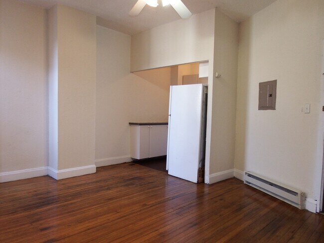 Primary Photo - 2920 N Calvert St