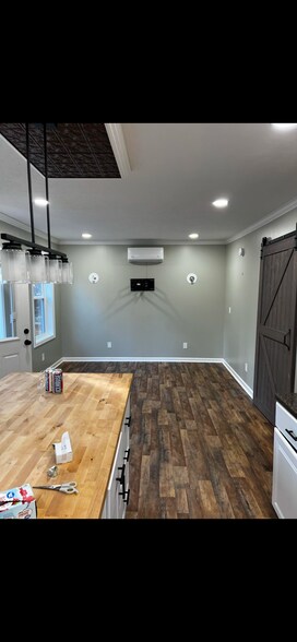 Building Photo - 289 Fox Trl