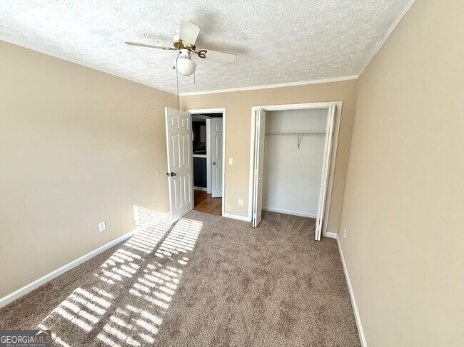 Building Photo - 1042 Kennesborough Rd NW