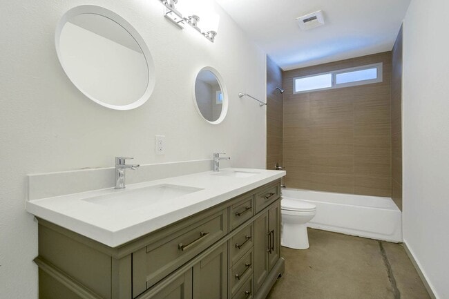 Building Photo - 5-Bedroom Tempe Home with Private Pool & Prime ASU Proximity