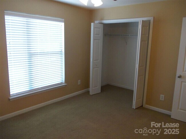 Building Photo - 641 Raphael Place