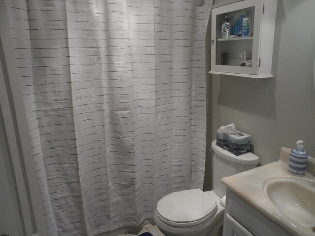 Building Photo - 9400 Ventnor Ave