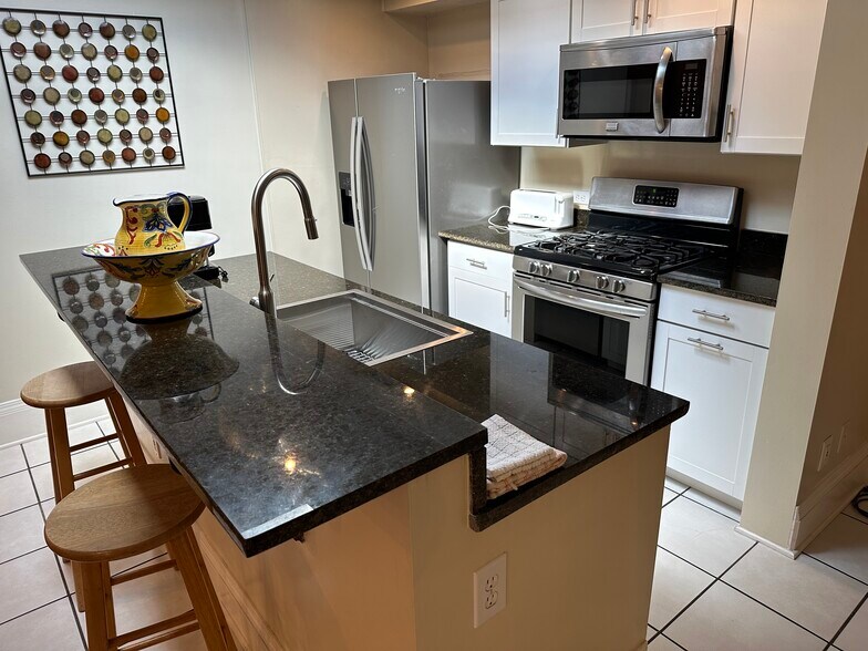 Building Photo - 3 W Hollister St