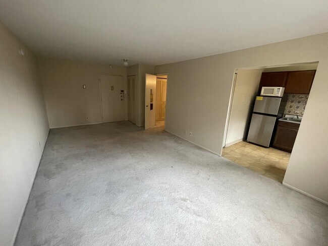 Building Photo - 1420 N St NW