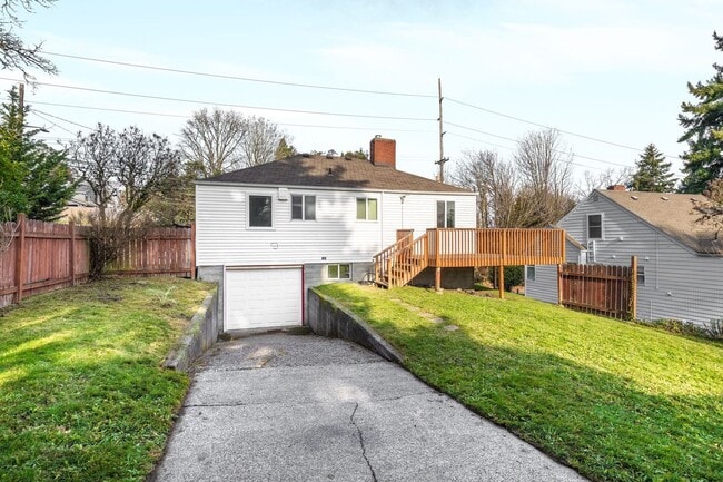 Building Photo - Updated 3 Bedroom Northgate Home with Atta...