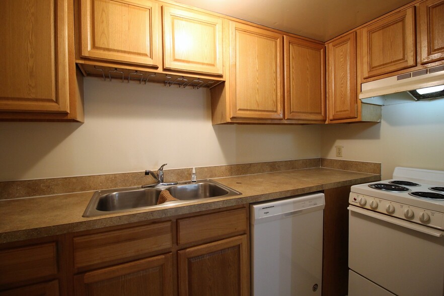 Double Kit. Sink, DW, Oven - 21 NW 21st St