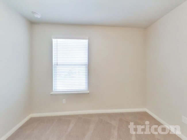 Building Photo - 13532 Emerson Wy