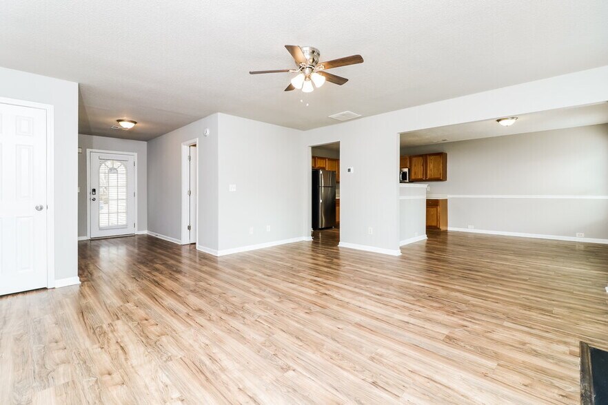 Building Photo - 2009 Rolling Meadows Rd