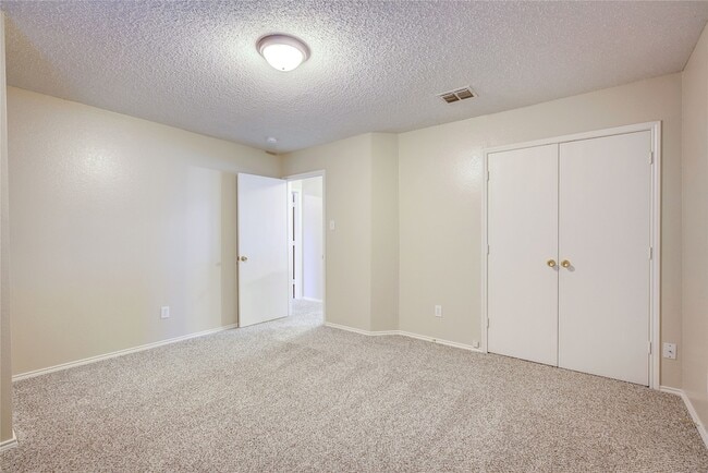 Building Photo - 1460 Stewart Dr