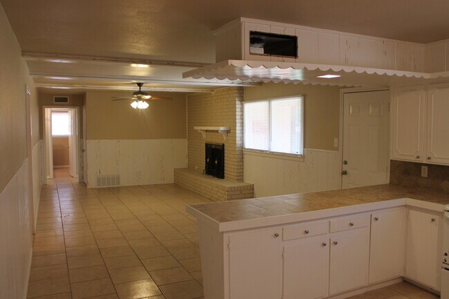 Building Photo - 2821 56th St