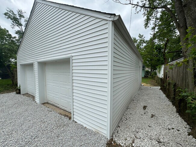 Building Photo - 1140 Osage Ave