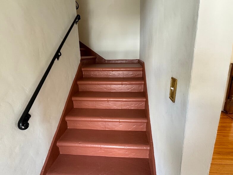 Building Photo - 422 S Detroit St