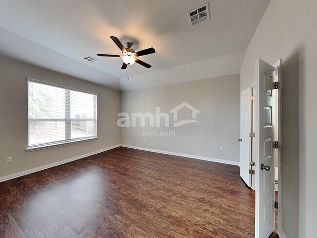 Building Photo - 8000 Dampton Ln