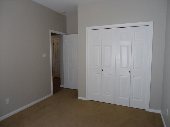 Building Photo - 1404 Peachtree Valley Dr