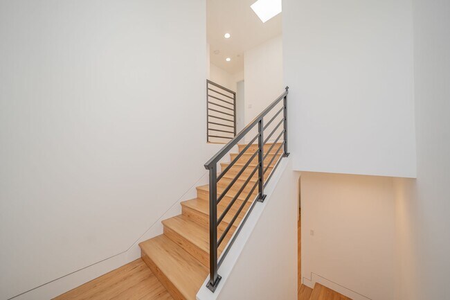 Building Photo - 848 32nd St