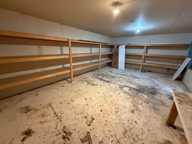 Building Photo - 2 Bedroom 1.5 Semi-Rural Mobile Home with Workshop on Large Lot