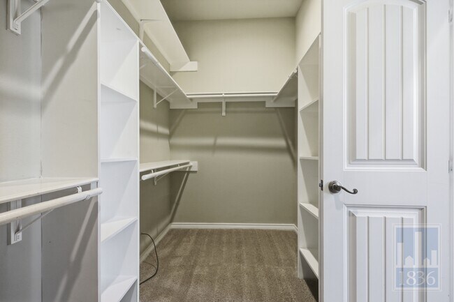 Building Photo - 15105 General Williamson Dr