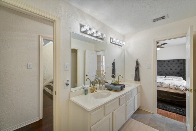 Building Photo - 14311 Islandwoods Dr