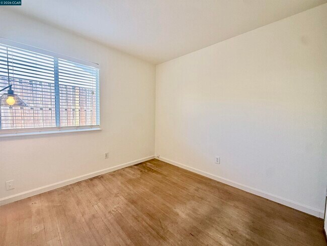 Building Photo - 1746 Highland Cir