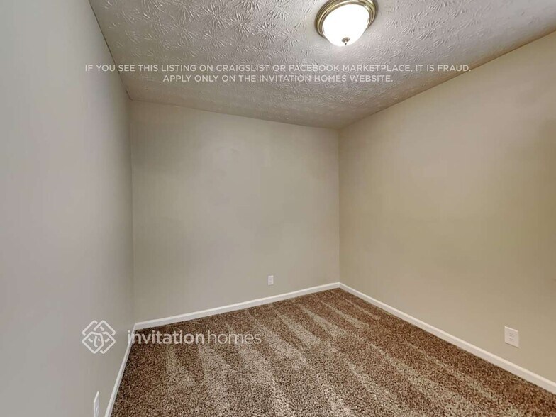 Building Photo - 940 Woodbridge Dr NE