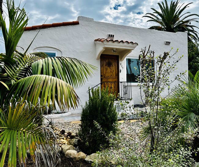Primary Photo - 915 W Micheltorena St