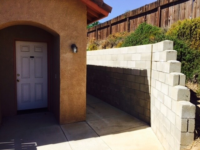 Building Photo - 602 Yellow Meadow Ct