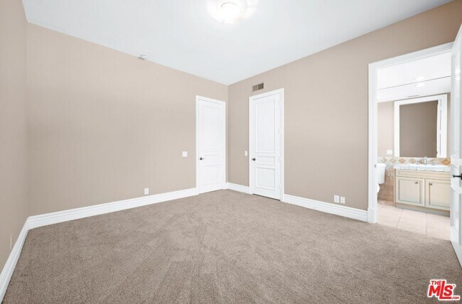 Building Photo - 11221 Briarcliff Ln
