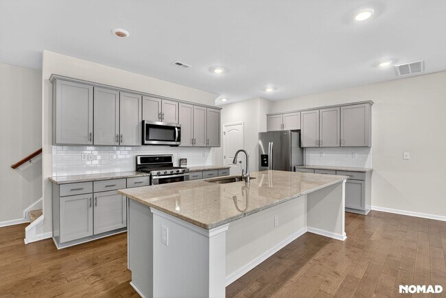 Building Photo - Spacious 3BR Townhome in Matthews