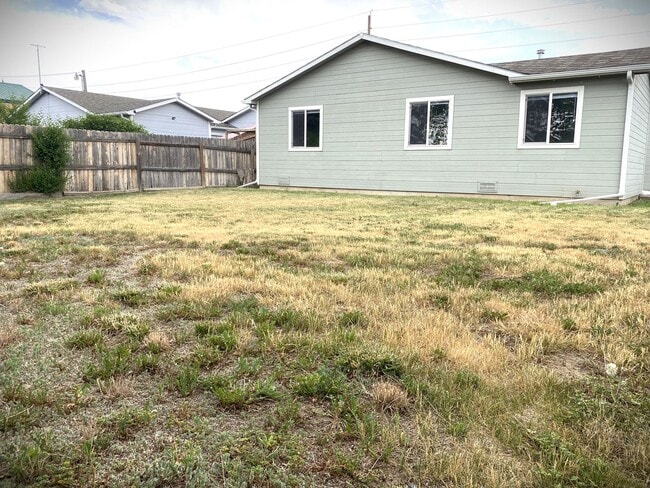 Building Photo - 3906 Charles St