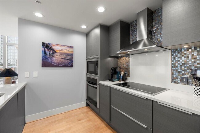 Building Photo - 145 2nd Ave S