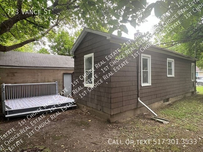 Building Photo - 723 Vance St