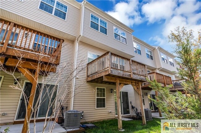 Building Photo - 504 E International Rd